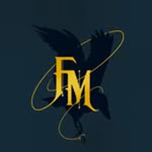 Logo de Fiona P. Murphy : un monogramme FM doré sur un corbeau
